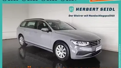 Gebraucht VW Passat 150 PS (110 kW) 2023 Mondsteingrau Kombi