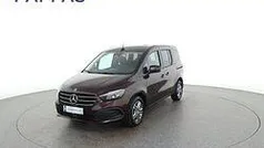 Rubellitrot metallic Gebraucht 2024 Mercedes 180 Style Limousine | € 32.990 (Guter Preis)