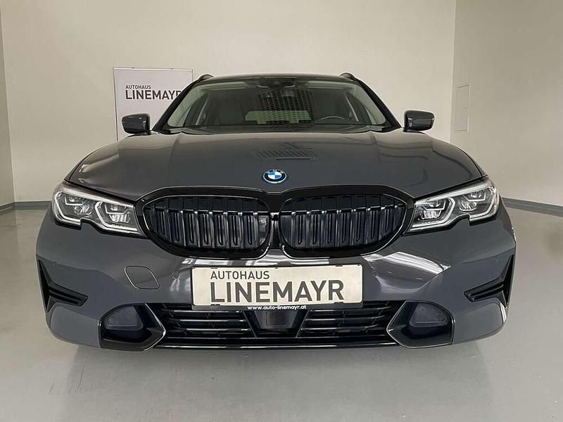 Gebraucht BMW 320e Sport Line 163 PS (119 kW) 2022 Grau Kombi