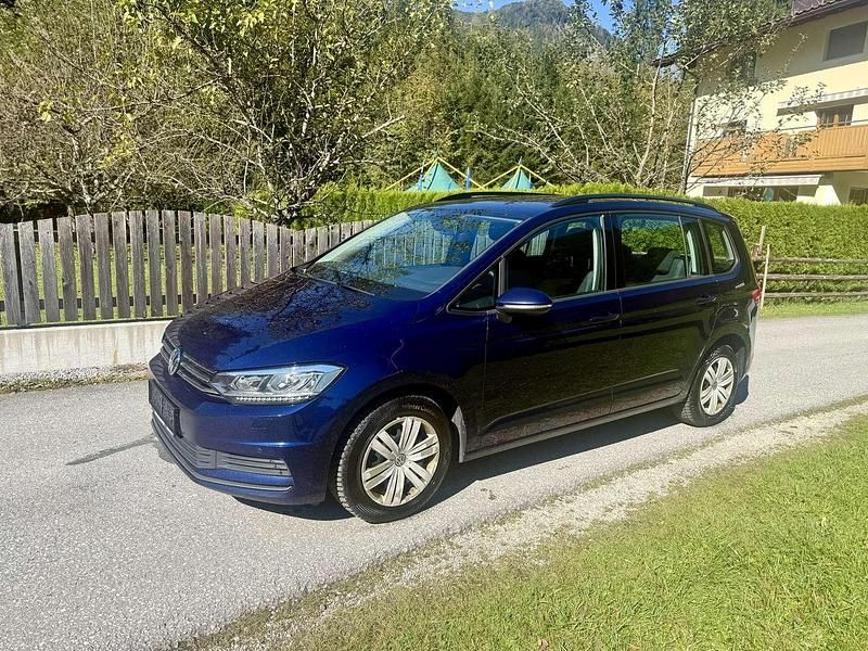 Blau Gebraucht 2019 VW Touran Trendline Van / Kleinbus | € 13.600 (Superpreis) - Bild 1/4