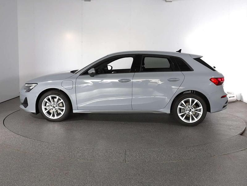 Gebraucht Audi A3 150 PS (110 kW) 2025 Grau Limousine