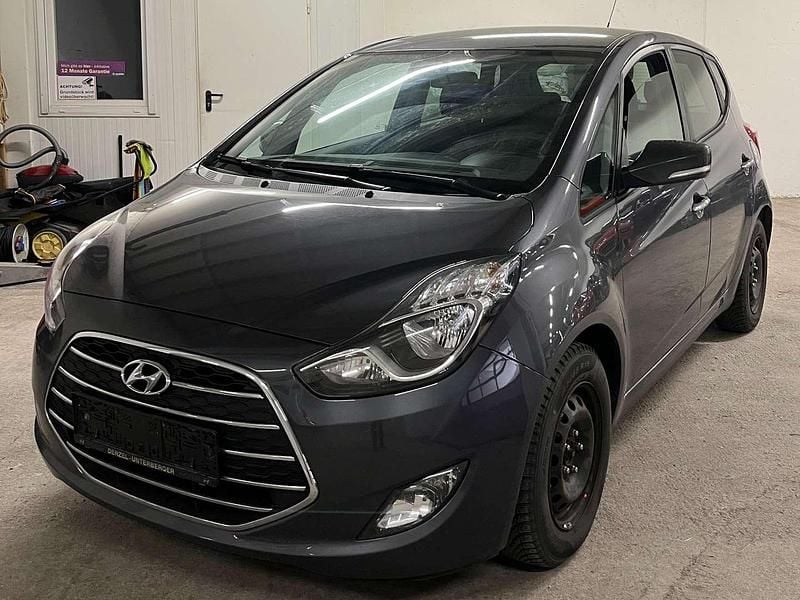 Grau Gebraucht 2018 Hyundai i20 Kombi | € 8.490 - Bild 1/4