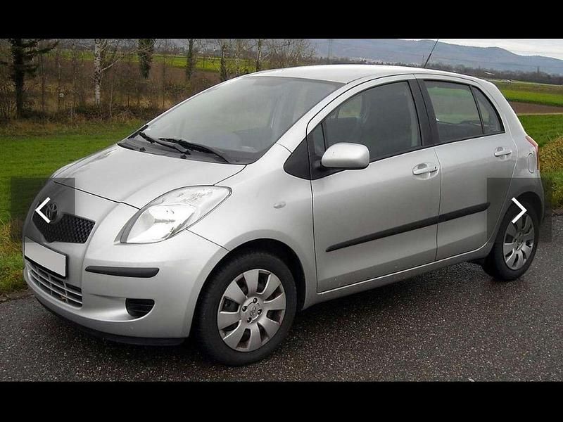 Silber Gebraucht 2004 Toyota Yaris Luna Limousine | € 1.100 - Bild 1/1