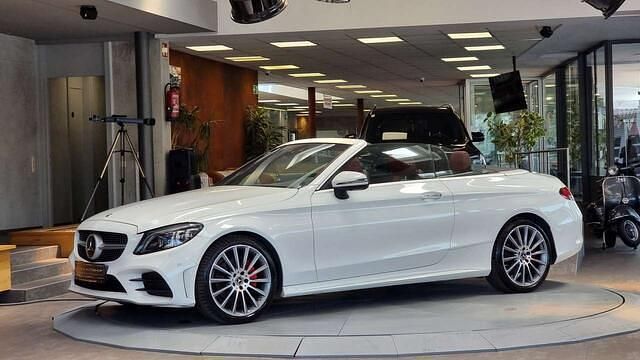 Gebraucht Mercedes C220 AMG 194 PS (142 kW) 2020 Weiß Cabrio