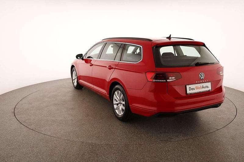 Gebraucht VW Passat Business 122 PS (89 kW) 2023 Dunkelrot  normal Kombi