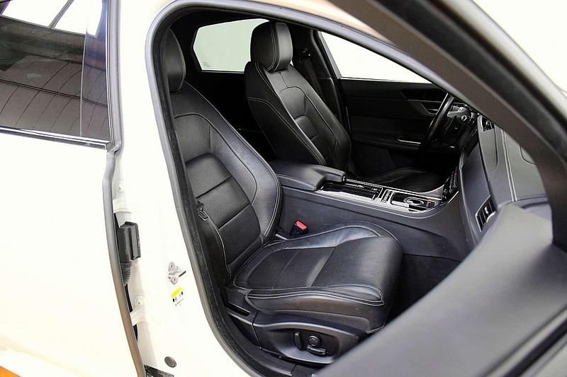 Gebraucht Jaguar XF R-Sport 300 PS (220 kW) 2016 Weiß Limousine