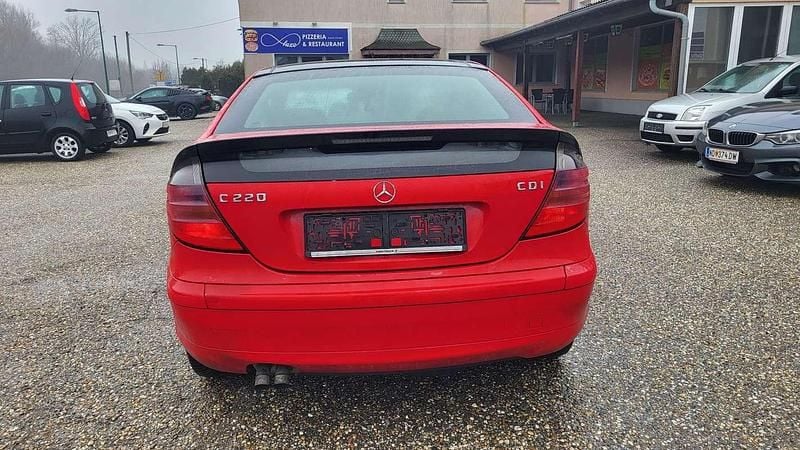 Gebraucht Mercedes C220 143 PS (105 kW) 2002 Rot Coupé