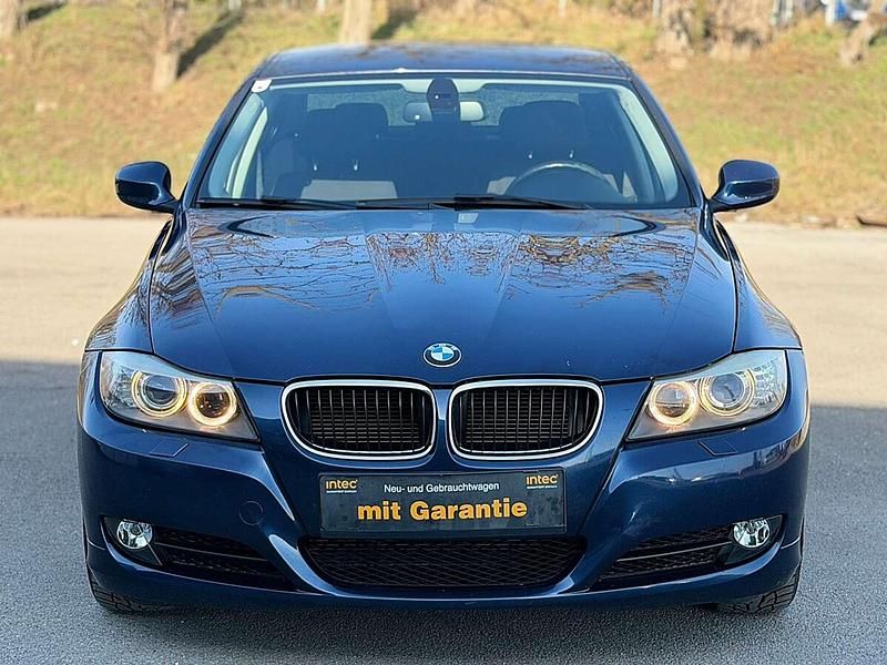 Gebraucht BMW 318 143 PS (105 kW) 2010 Blau Limousine