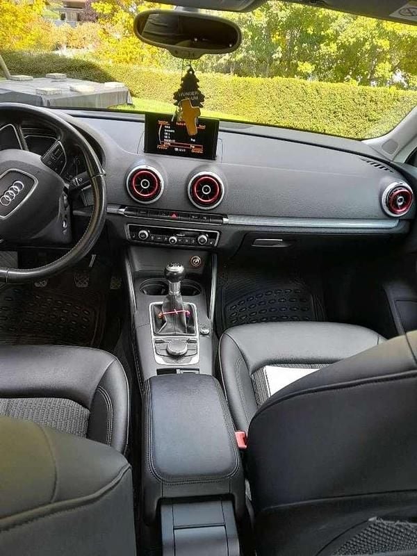 Schwarz Gebraucht 2015 Audi A3 Ambition Limousine | € 10.990 (Teuer) - Bild 1/4