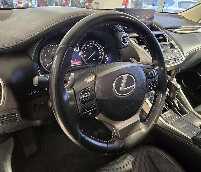 Gebraucht Lexus NX300h Executive Line 155 PS (114 kW) 2019 Silber SUV