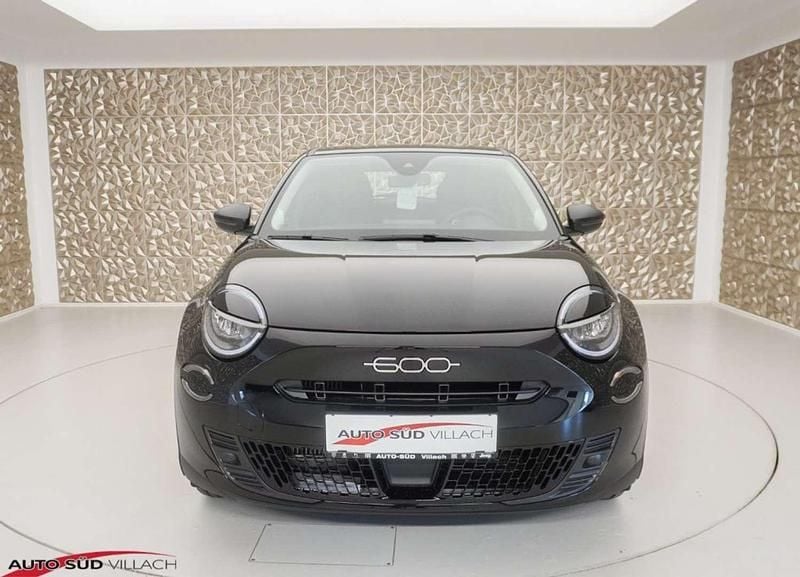 Neu Fiat 600 136 PS (100 kW) 2025 Schwarz Limousine