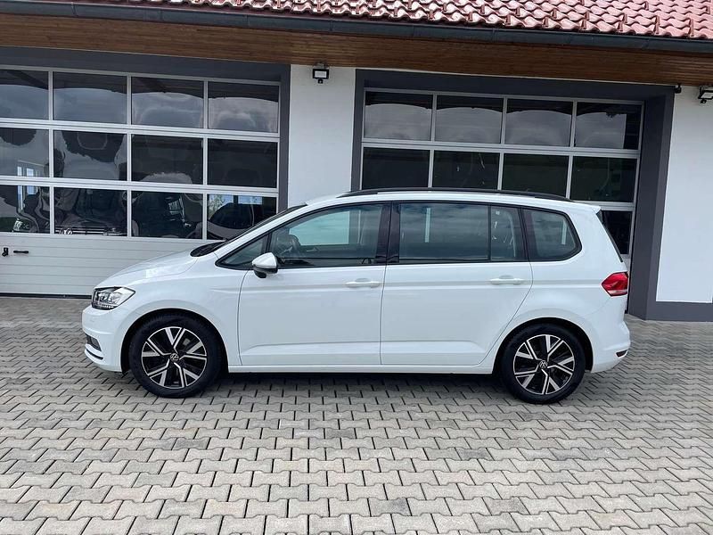 Gebraucht VW Touran Comfortline 150 PS (110 kW) 2023 Weiß Van / Kleinbus