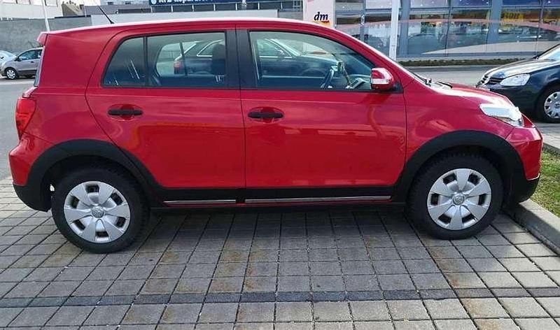 Rot Gebraucht 2010 Toyota Urban Cruiser SUV | € 5.000 - Bild 1/4