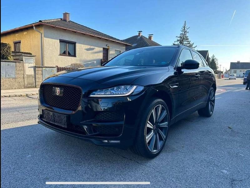 Schwarz Gebraucht 2018 Jaguar F-Pace Portfolio SUV | € 33.500 - Bild 1/4
