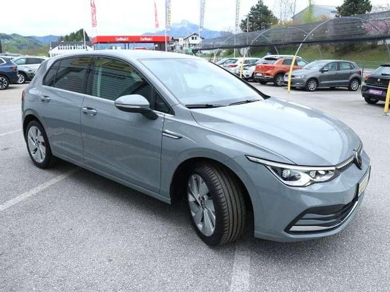 Gebraucht VW Golf VIII Highline 131 PS (96 kW) 2023 Grau Kleinwagen
