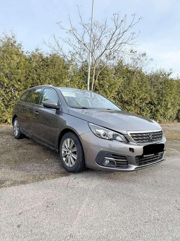 Gebraucht Peugeot 308 SW 120 PS (88 kW) 2018 Kombi