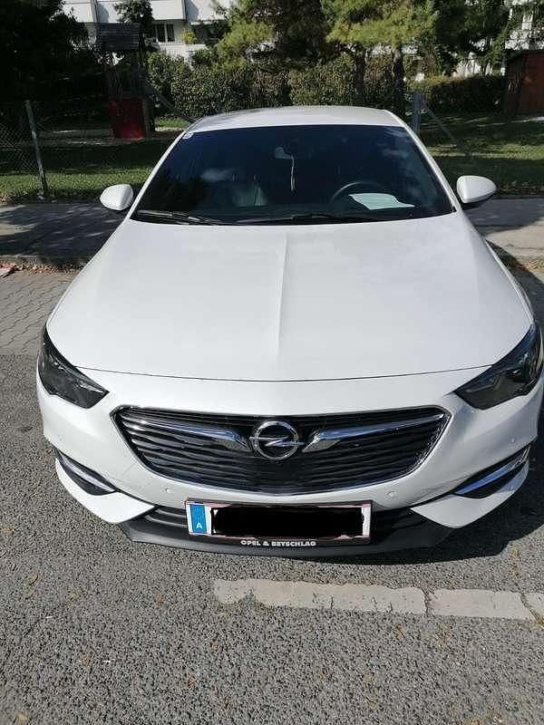 Weiß Gebraucht 2020 Opel Insignia Business Elegance Limousine | € 21.999 (Teuer) - Bild 1/4