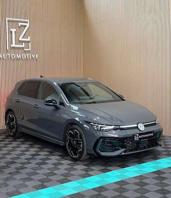 Gebraucht VW Golf VIII Sportline 150 PS (110 kW) 2025 Grau Limousine