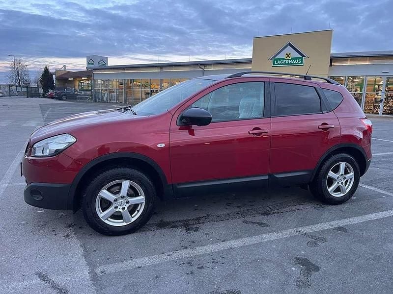 Gebraucht Nissan Qashqai 360º 131 PS (96 kW) 2013 Rot SUV