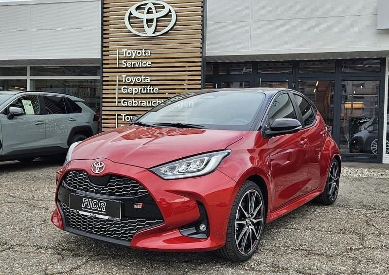Gebraucht Toyota Yaris Hybrid Sport 131 PS (96 kW) 2024 Rot Limousine