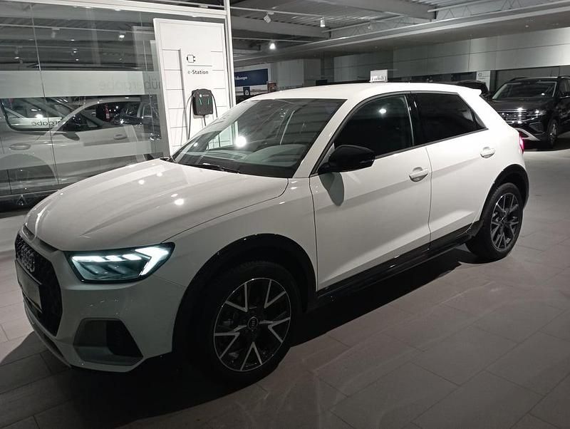 Neu Audi A1 Design 116 PS (85 kW) 2026 Weiss  normal Limousine