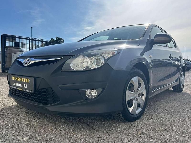 Gebraucht Hyundai i30 105 PS (77 kW) 2011 Grau Limousine