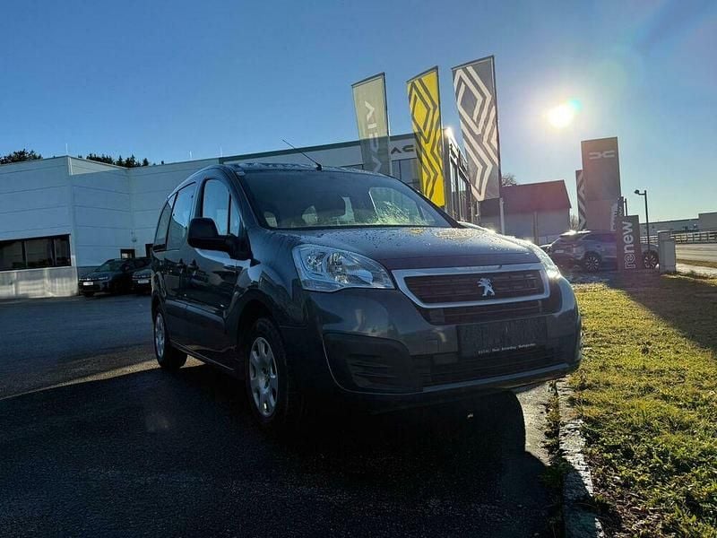 Gebraucht Peugeot TePee Active 99 PS (72 kW) 2018 Van / Kleinbus