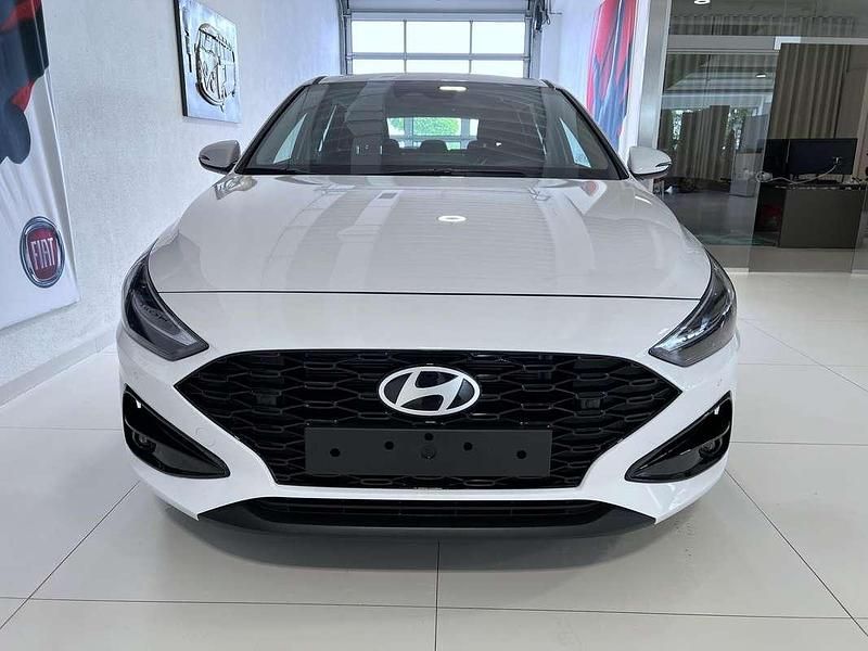 Neu Hyundai i30 GO! 99 PS (72 kW) 2025 Weiß Limousine