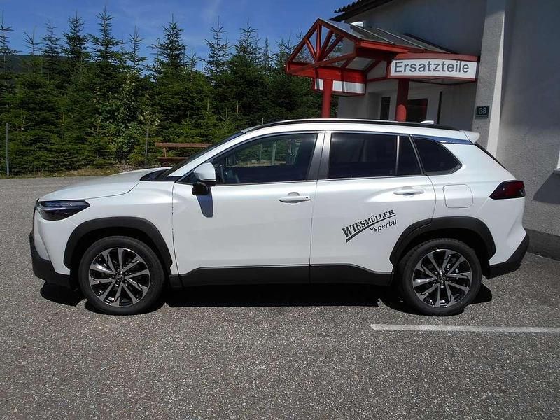 Gebraucht Toyota Corolla Cross Active 152 PS (111 kW) 2024 Weiß SUV