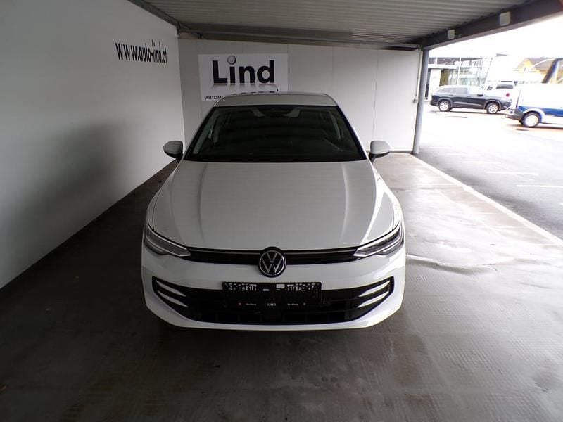Neu VW Golf VIII 115 PS (84 kW) 2026 Weiss  normal