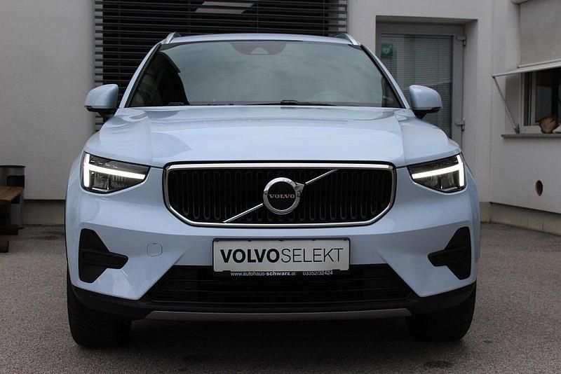 Blau Gebraucht 2024 Volvo XC40 SUV | € 37.685 (Teuer) - Bild 1/4