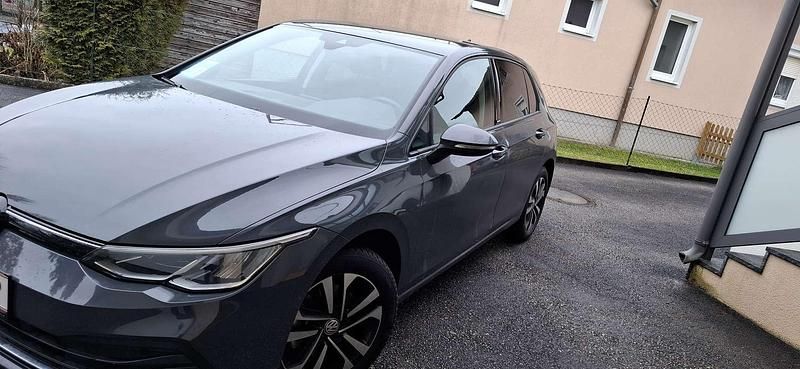 Gebraucht VW Golf Move 131 PS (96 kW) 2023 Grau Limousine