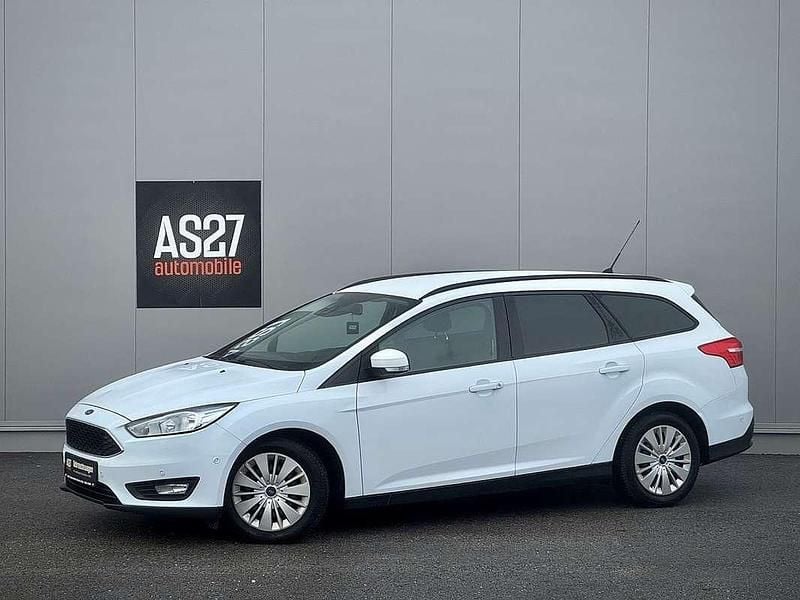 Weiß Gebraucht 2015 Ford Focus Titanium Limousine | € 7.600 (Fairer Preis) - Bild 1/4