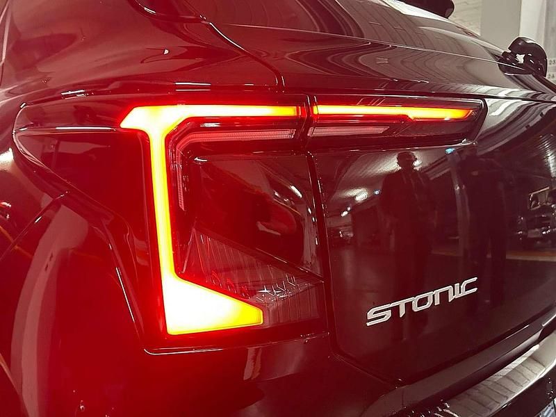 Neu Kia Stonic Silver 116 PS (85 kW) 2025 Schwarz SUV