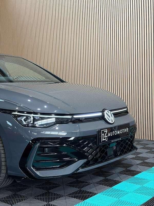 Gebraucht VW Golf VIII Sportline 150 PS (110 kW) 2025 Grau Limousine