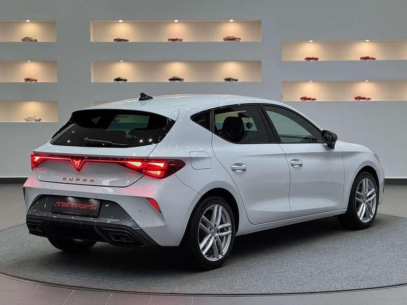 Gebraucht Cupra Leon 150 PS (110 kW) 2024 Weiß Kleinwagen