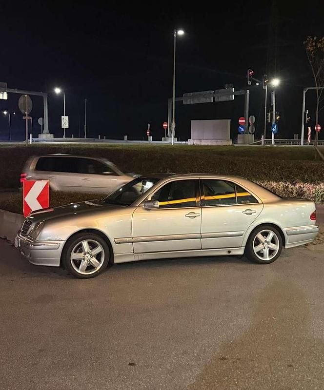 Gebraucht Mercedes E200 Elegance 116 PS (85 kW) 2001 Limousine