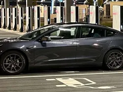 Grau Gebraucht 2022 Tesla Model 3 Long Range Limousine | € 27.999 (Guter Preis)