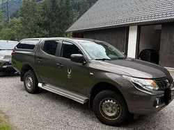 Braun Gebraucht 2017 Mitsubishi L200 Invite Abholung | € 25.000
