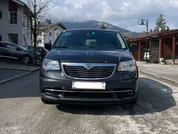 Grau Gebraucht 2012 Lancia Voyager Silver Van / Kleinbus | € 7.500