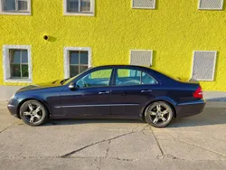 Blau Gebraucht 2002 Mercedes E500 Limousine | € 4.500