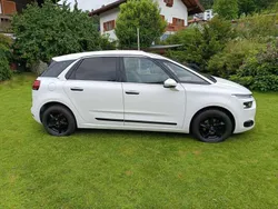 Weiß Gebraucht 2016 Citroën C4 Picasso Intensive Van / Kleinbus | € 9.490 (Etwas zu teuer)
