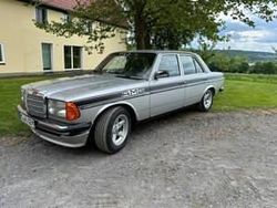 Silber Gebraucht 1982 Mercedes E230 Limousine | € 21.000