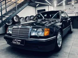 Schwarz Gebraucht 1991 Mercedes E500 Limousine | € 59.900