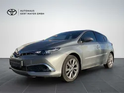 Grau Gebraucht 2015 Toyota Auris Lounge Limousine | € 12.990 (Etwas zu teuer)
