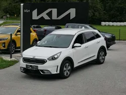 Weiß Gebraucht 2017 Kia Niro Gold SUV | € 14.890