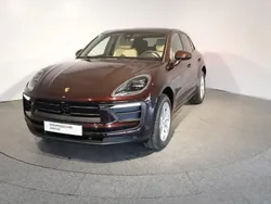 Rot Gebraucht 2024 Porsche Macan SUV | € 106.900