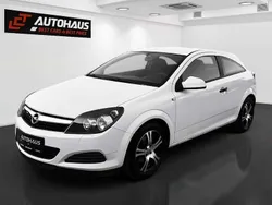 Weiß Gebraucht 2010 Opel Astra GTC Limousine | € 4.440