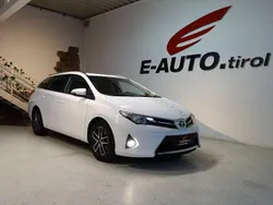Weiß Gebraucht 2015 Toyota Auris Style Kombi | € 12.800 (Etwas zu teuer)