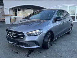 Grau Gebraucht 2019 Mercedes B180 Van / Kleinbus | € 21.900 (Fairer Preis)